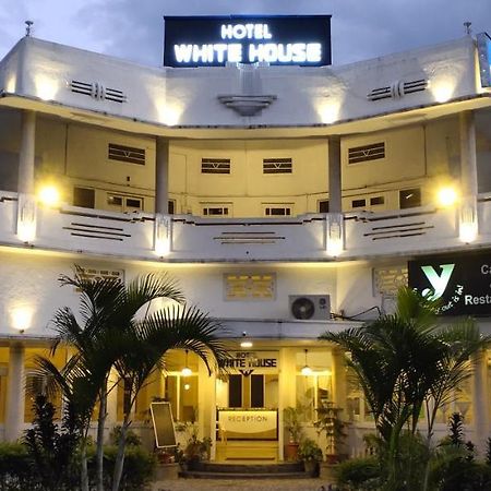 Hotel White House Dehradun Exteriör bild