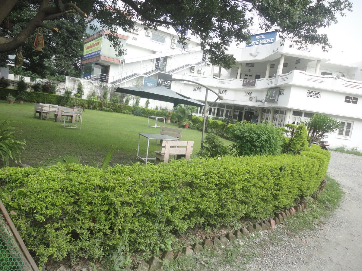 Hotel White House Dehradun Exteriör bild