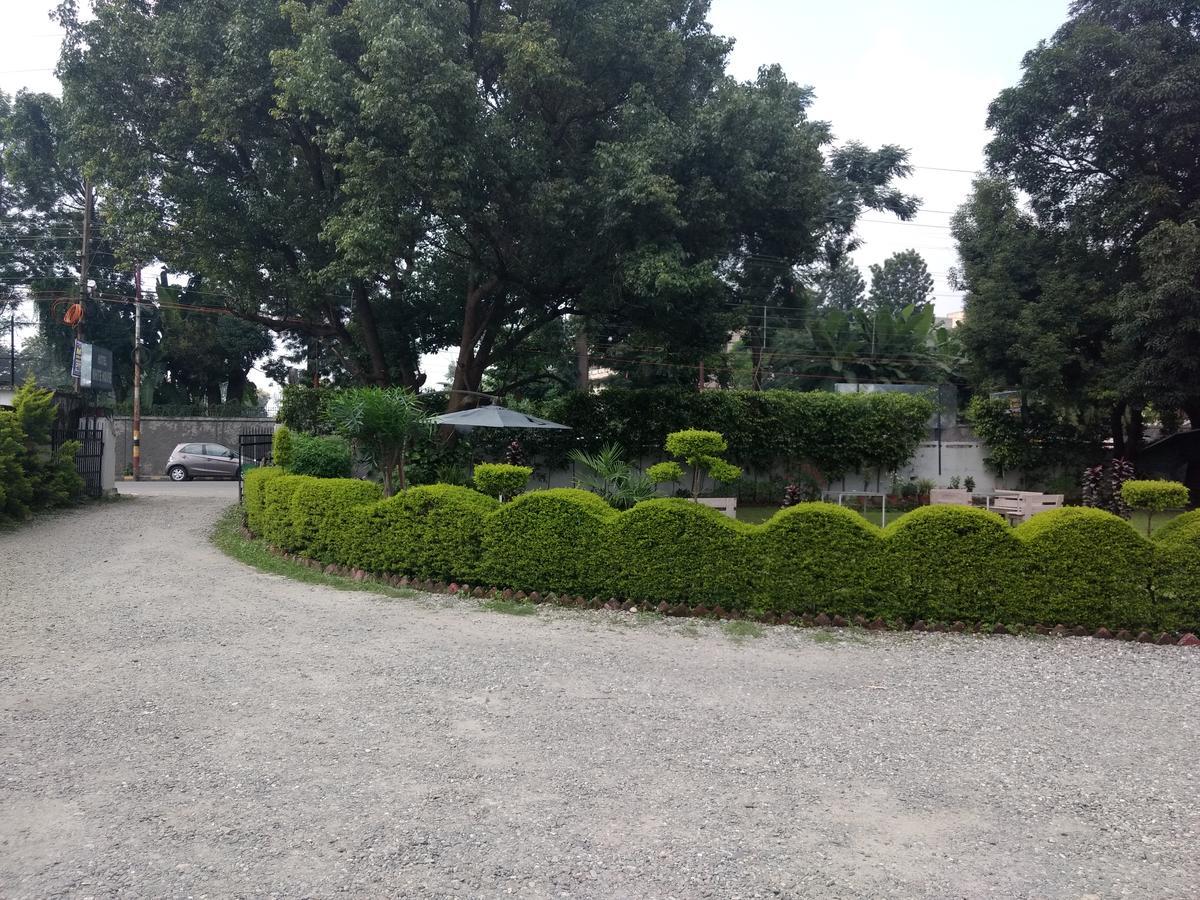 Hotel White House Dehradun Exteriör bild