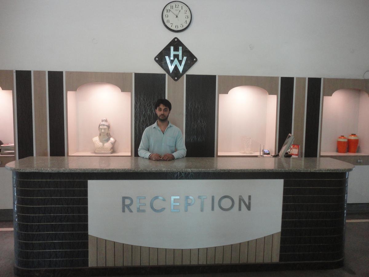 Hotel White House Dehradun Exteriör bild